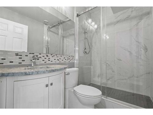 88 Rainbow Falls Blvd, Chestermere, AB - Indoor Photo Showing Bathroom