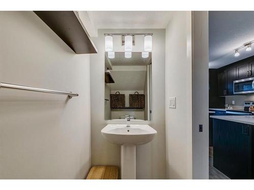 20581 Seton Way Se, Calgary, AB - Indoor Photo Showing Bathroom