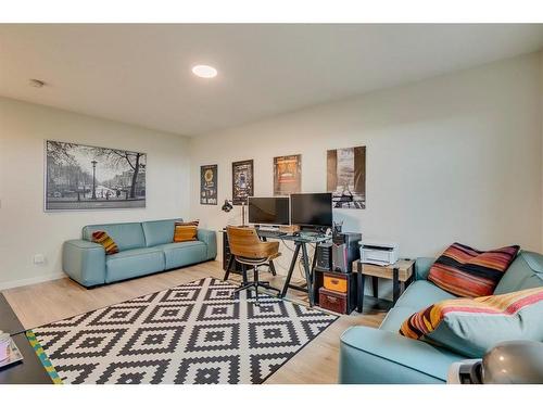 20581 Seton Way Se, Calgary, AB - Indoor Photo Showing Living Room