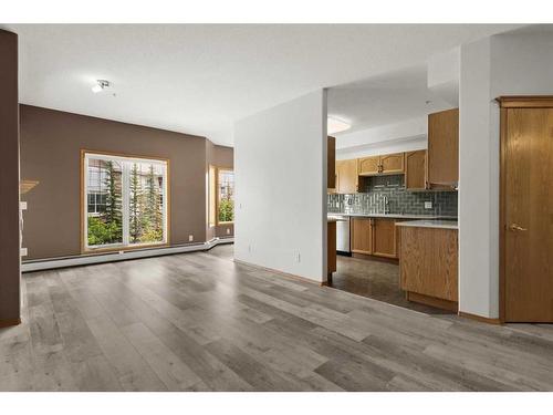 221-223 Tuscany Springs Boulevard Nw, Calgary, AB - Indoor Photo Showing Kitchen