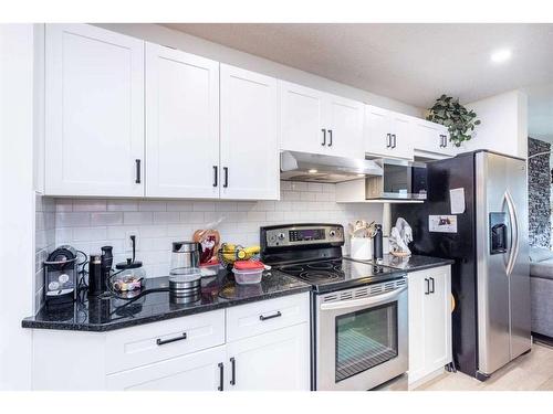 34 Walden Crescent Se, Calgary, AB - Indoor Photo Showing Kitchen