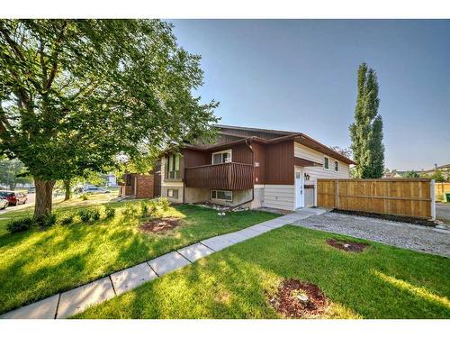 71 Templemont Road, Calgary, AB - Outdoor