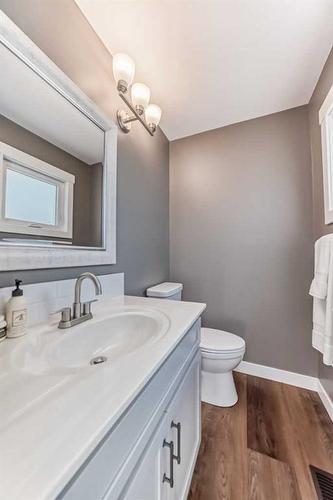 71 Templemont Road, Calgary, AB - Indoor Photo Showing Bathroom