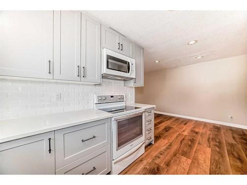 71 Templemont Road, Calgary, AB - Indoor Photo Showing Kitchen