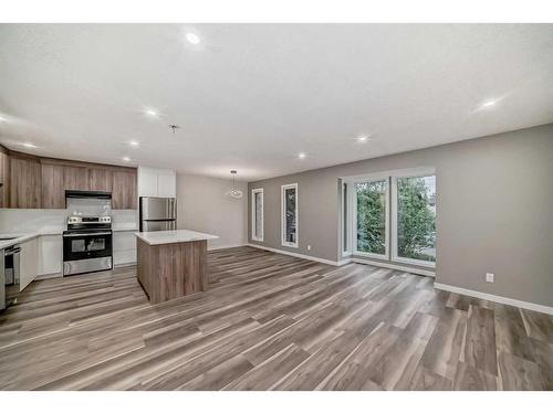 402 Templeview Drive Ne, Calgary, AB - Indoor Photo Showing Kitchen