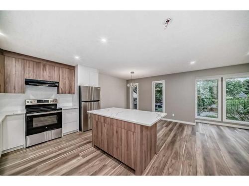 402 Templeview Drive Ne, Calgary, AB - Indoor Photo Showing Kitchen