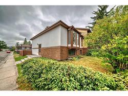 402 Templeview Drive NE Calgary, AB T1Y 4L2