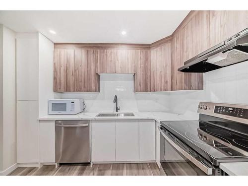 402 Templeview Drive Ne, Calgary, AB - Indoor Photo Showing Kitchen