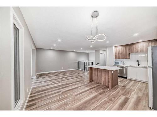 402 Templeview Drive Ne, Calgary, AB - Indoor Photo Showing Kitchen