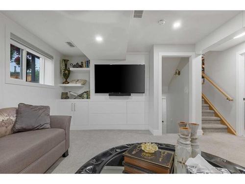 272 West Chestermere Drive, Chestermere, AB - Indoor Photo Showing Living Room