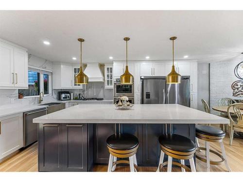 272 West Chestermere Drive, Chestermere, AB - Indoor Photo Showing Kitchen With Upgraded Kitchen