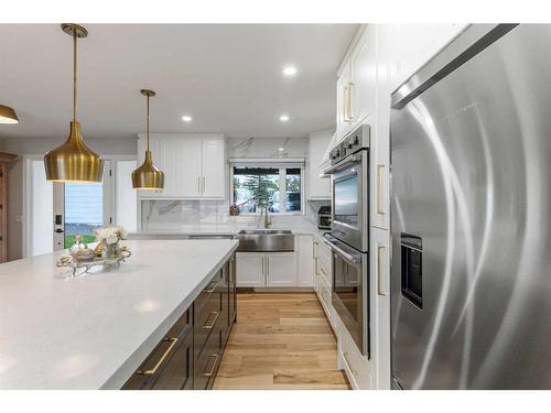 272 West Chestermere Drive, Chestermere, AB - Indoor Photo Showing Kitchen With Upgraded Kitchen