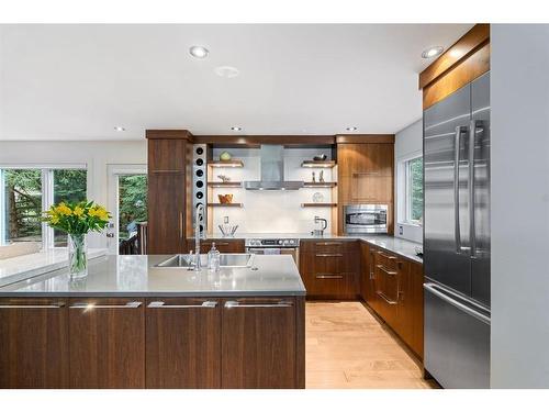 4-136 Silvertip Ridge, Canmore, AB - Indoor Photo Showing Kitchen