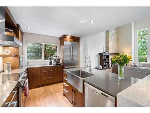 4-136 Silvertip Ridge, Canmore, AB - Indoor Photo Showing Kitchen With Double Sink With Upgraded Kitchen