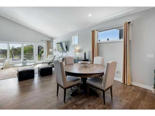 138 Bayview Circle Sw, Airdrie, AB - Indoor Photo Showing Dining Room