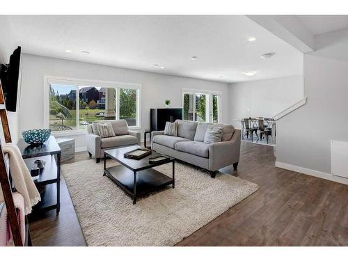 138 Bayview Circle Sw, Airdrie, AB - Indoor Photo Showing Living Room