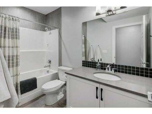 138 Bayview Circle Sw, Airdrie, AB - Indoor Photo Showing Bathroom