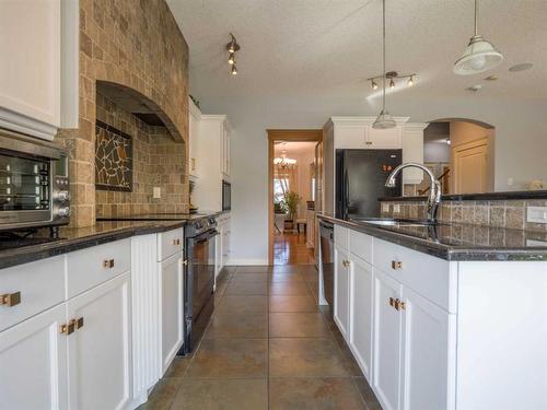 77 Royal Highland Road Nw, Calgary, AB - Indoor Photo Showing Kitchen With Upgraded Kitchen