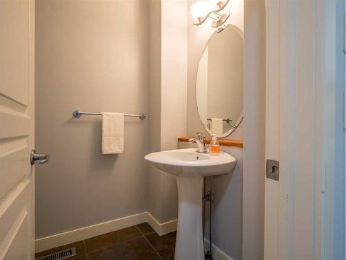 77 Royal Highland Road Nw, Calgary, AB - Indoor Photo Showing Bathroom