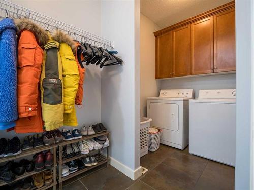 77 Royal Highland Road Nw, Calgary, AB - Indoor Photo Showing Laundry Room