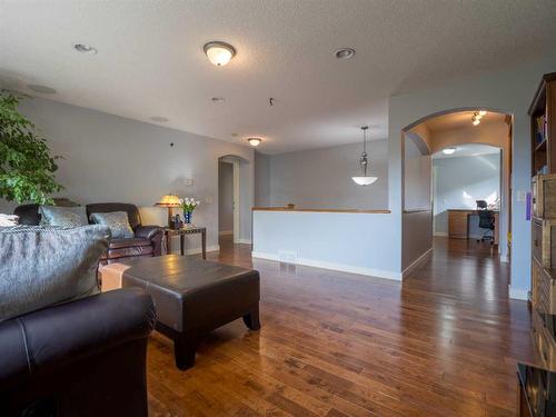 77 Royal Highland Road Nw, Calgary, AB - Indoor