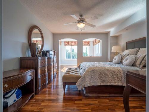 77 Royal Highland Road Nw, Calgary, AB - Indoor Photo Showing Bedroom