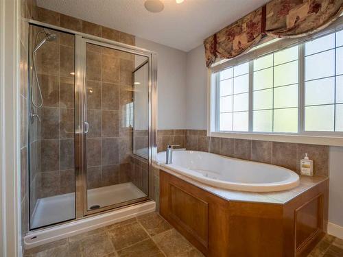 77 Royal Highland Road Nw, Calgary, AB - Indoor Photo Showing Bathroom