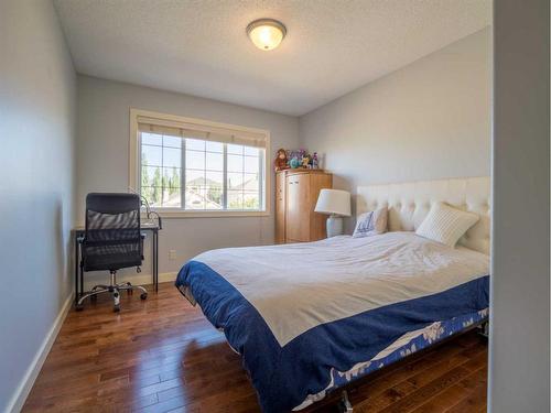 77 Royal Highland Road Nw, Calgary, AB - Indoor Photo Showing Bedroom