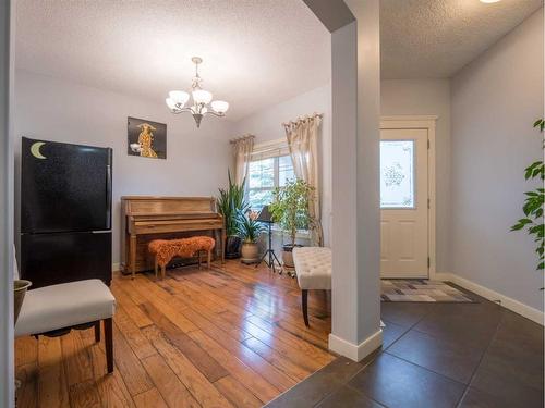 77 Royal Highland Road Nw, Calgary, AB - Indoor Photo Showing Other Room