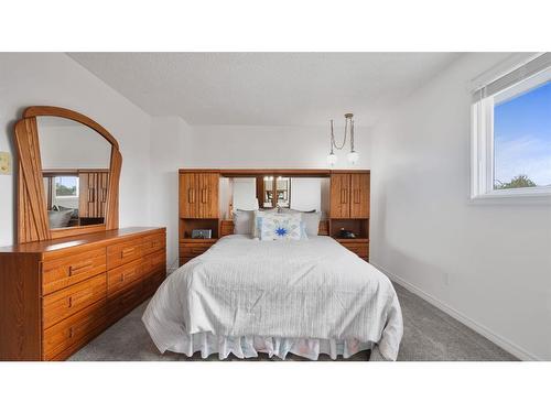 212 Templewood Road Ne, Calgary, AB - Indoor Photo Showing Bedroom