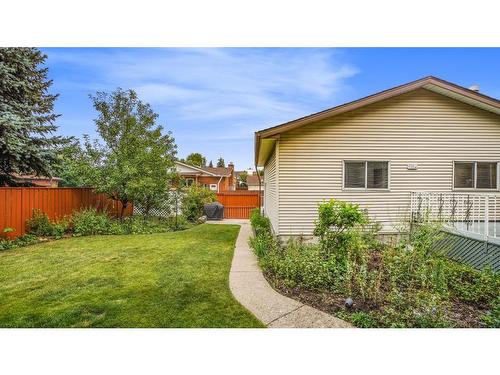 212 Templewood Road Ne, Calgary, AB - Outdoor