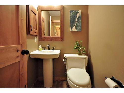 201-2100B Stewart Creek Drive, Canmore, AB - Indoor Photo Showing Bathroom