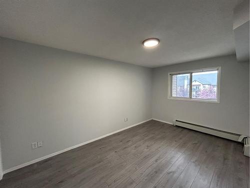 4409-4975 130 Avenue Se, Calgary, AB - Indoor Photo Showing Bedroom