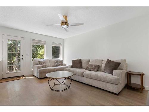 70 Dobler Avenue, Red Deer, AB - Indoor Photo Showing Living Room