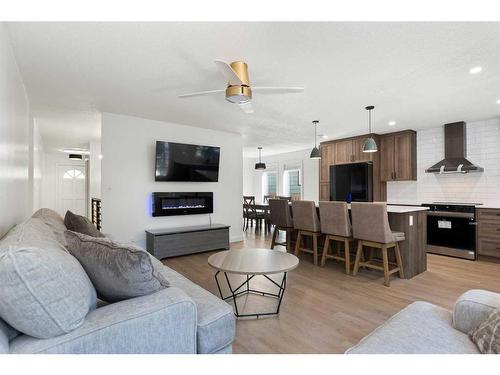 70 Dobler Avenue, Red Deer, AB - Indoor Photo Showing Living Room