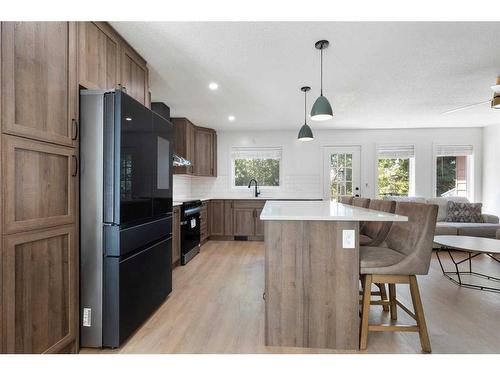 70 Dobler Avenue, Red Deer, AB - Indoor Photo Showing Kitchen With Upgraded Kitchen