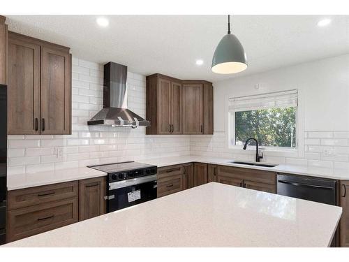 70 Dobler Avenue, Red Deer, AB - Indoor Photo Showing Kitchen With Upgraded Kitchen