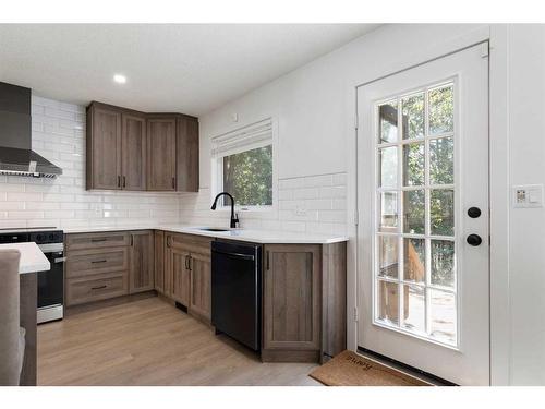 70 Dobler Avenue, Red Deer, AB - Indoor Photo Showing Kitchen