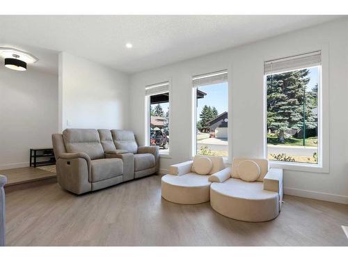 70 Dobler Avenue, Red Deer, AB - Indoor Photo Showing Living Room