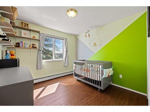 206-30 Sierra Morena Mews Sw, Calgary, AB - Indoor Photo Showing Bedroom