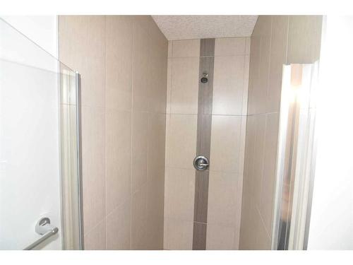 45-248 Kinniburgh Boulevard, Chestermere, AB - Indoor Photo Showing Bathroom