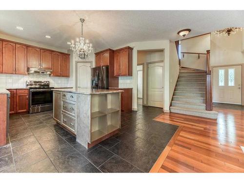 63 Discovery Ridge Circle Sw, Calgary, AB - Indoor Photo Showing Kitchen