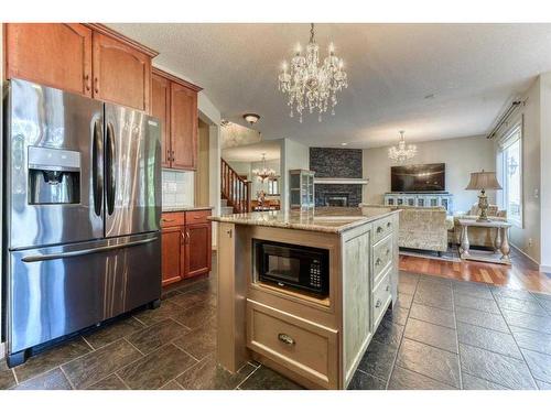 63 Discovery Ridge Circle Sw, Calgary, AB - Indoor Photo Showing Kitchen