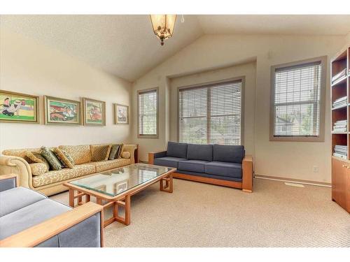 63 Discovery Ridge Circle Sw, Calgary, AB - Indoor Photo Showing Living Room