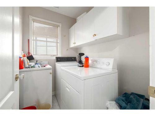 211 2 Avenue Ne, Calgary, AB - Indoor Photo Showing Laundry Room