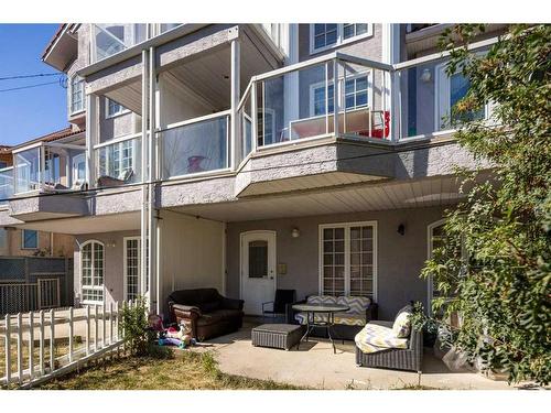 211 2 Avenue Ne, Calgary, AB - Outdoor