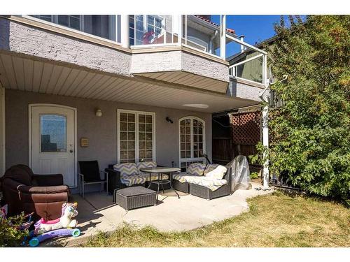 211 2 Avenue Ne, Calgary, AB - Outdoor With Deck Patio Veranda With Exterior