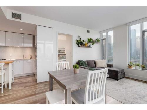 1008-901 10 Avenue Sw, Calgary, AB - Indoor Photo Showing Dining Room