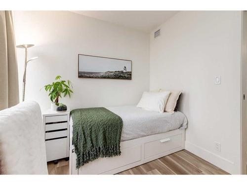 1008-901 10 Avenue Sw, Calgary, AB - Indoor Photo Showing Bedroom