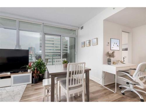 1008-901 10 Avenue Sw, Calgary, AB - Indoor Photo Showing Dining Room